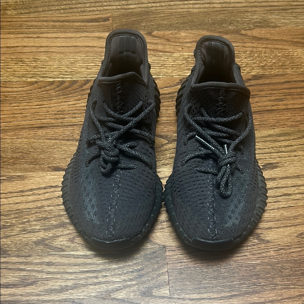 Adidas Yeezy sneakers, black, size 7 UNISEX